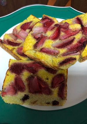 O poză a rețetei Prăjitură cu couscous, fructe și cocos.