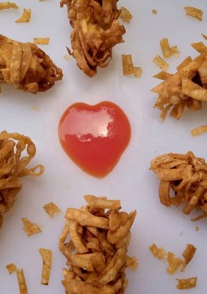 A picture of Thread wrapped chicken strips.