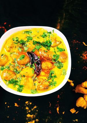 पंजाबी कढ़ी(punjabi kadhi recipe in hindi) रेसिपी मुख्य फोटो