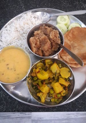 A picture of Vegetables besan kadhi.