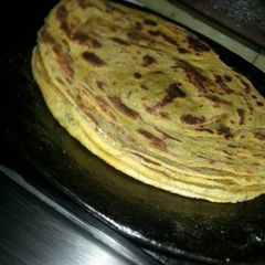 A picture of Methi lachha para tha.