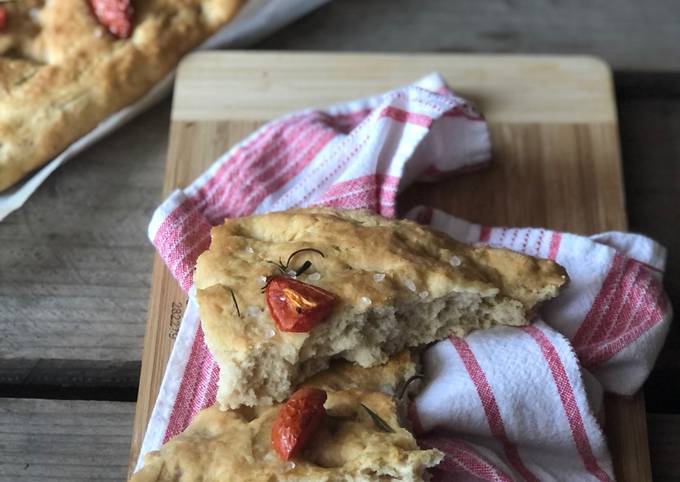 Pizza con lievito istantaneo: come prepararla in 10 minuti