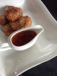 A picture of Crab cakes with sweet chilli sauce.