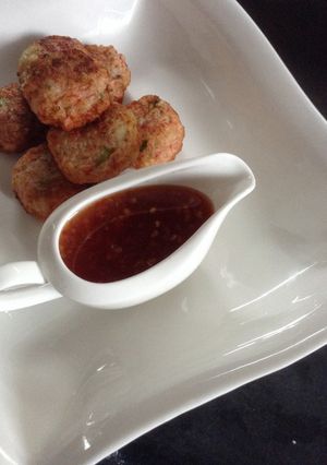 A picture of Crab cakes with sweet chilli sauce.
