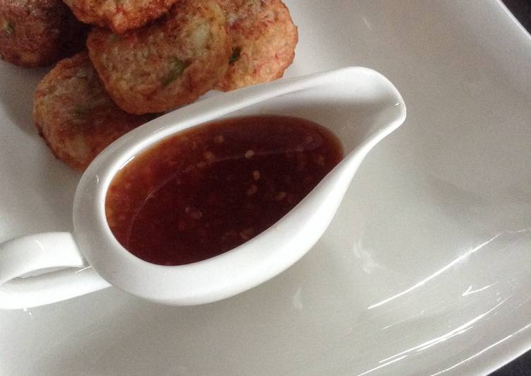 Crab cakes with sweet chilli sauce