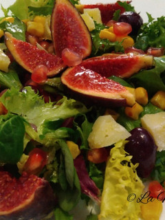 Una foto de Ensalada con higos y granada