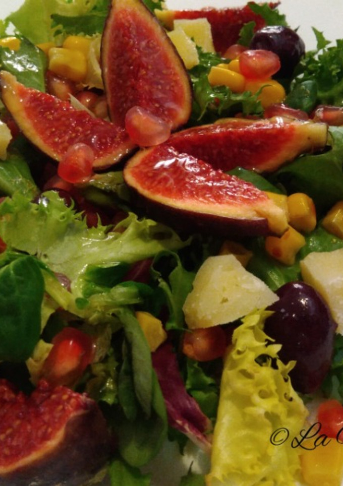 Una foto de Ensalada con higos y granada
