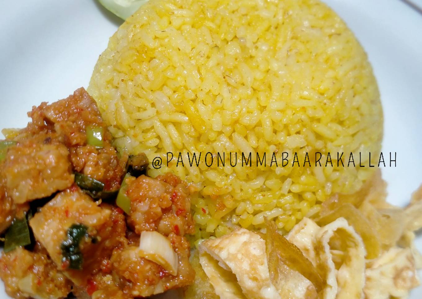 Nasi kuning no santan rice cooker