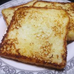 A picture of French toast.