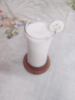 बनाना शेक (banana shake recipe in Hindi) रेसिपी मुख्य फोटो