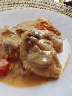 Una foto de Pavo cremoso al vino blanco
