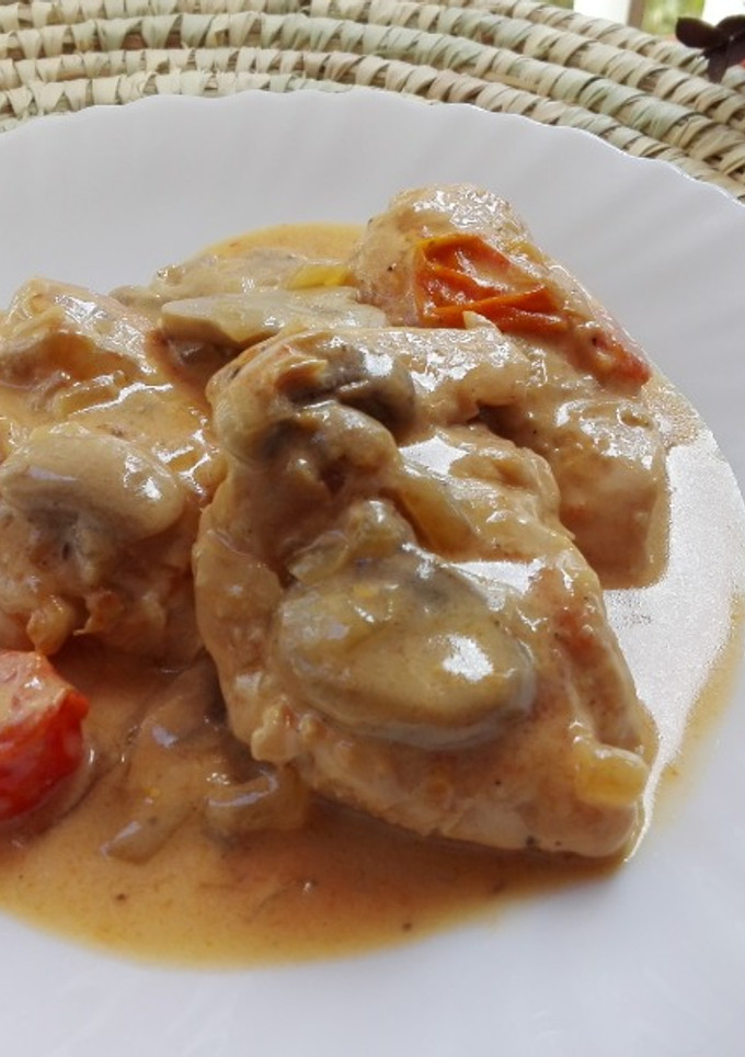 Una foto de Pavo cremoso al vino blanco
