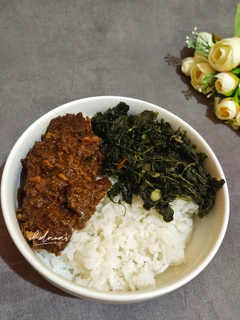 Cara Mudah Menyiapkan Resep Rice Bowl Bistik Sapi Dan Bayam Goreng Anti Ribet, Enak