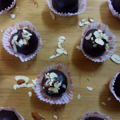 A picture of Khajur Walnut balls.