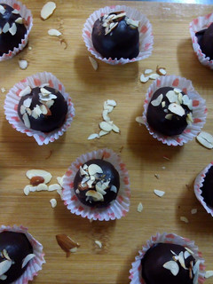 A picture of Khajur Walnut balls.