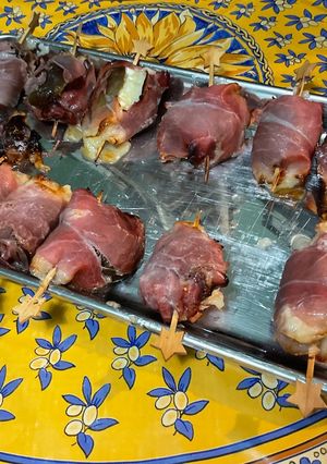 Une photo de Ballotins de figues au miel, chèvre et jambon cru