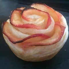 A picture of Apple puff pastry roses.