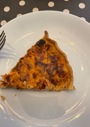 Une photo de Tarte au thon, ratatouille, et fromage