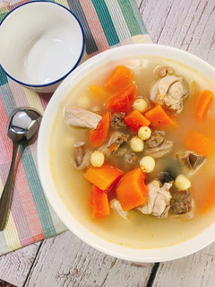 木瓜蓮子雞湯 的食譜成品照片