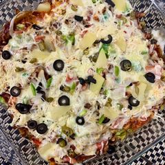 A picture of Hawaiian Tikka pizza fries in Microwave oven.