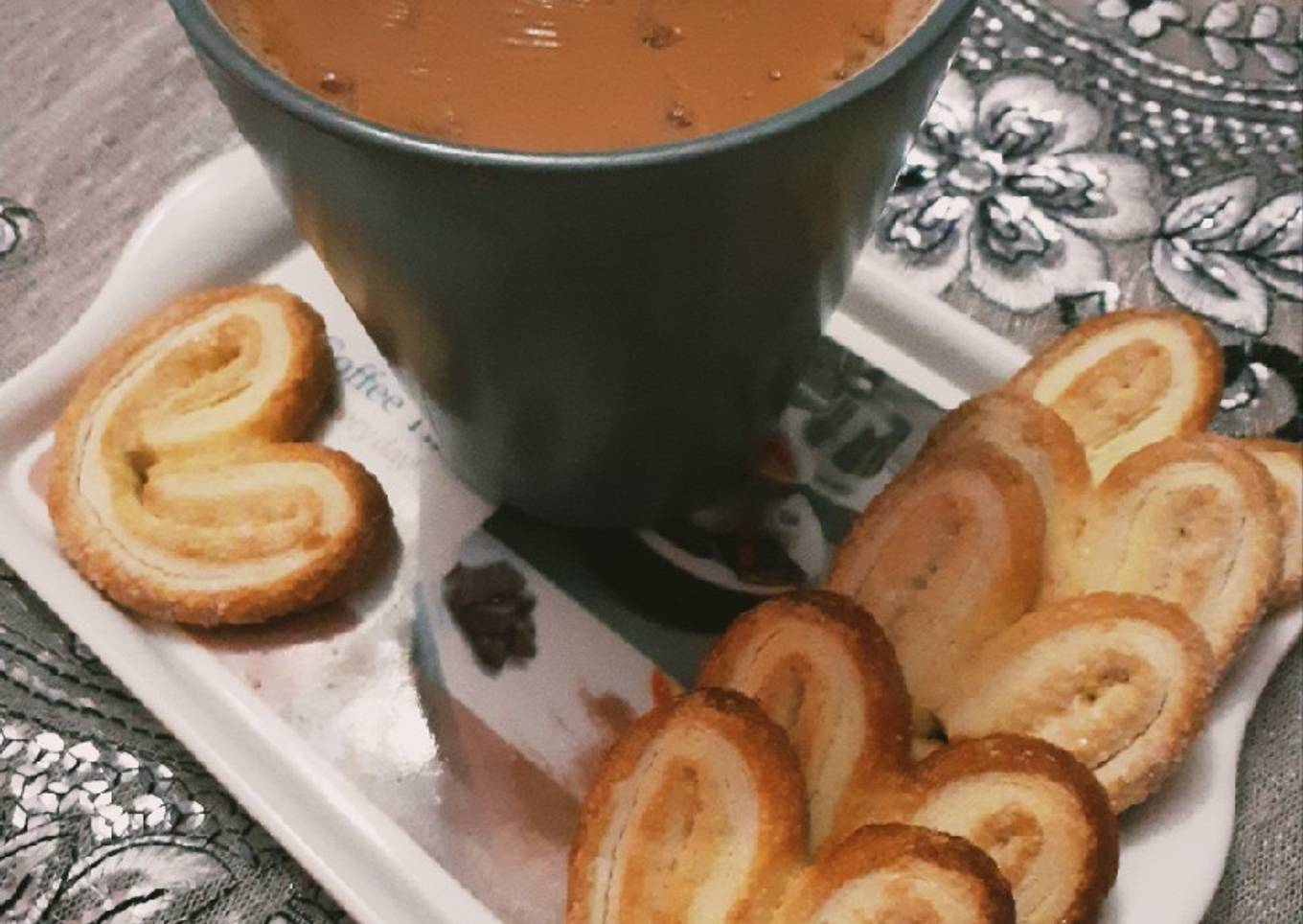 Cardamom Milk Tea (Alaichii Wali dhood pati Chai)