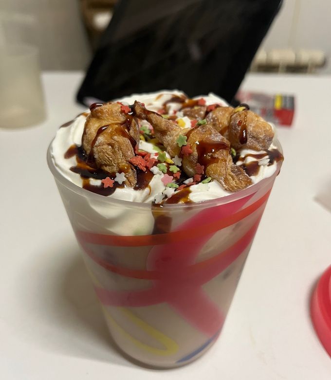 Foto principal de Cappuccino caramelo con topping