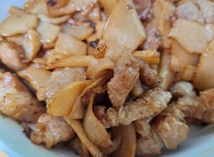 Hình của món Măng chua xào thịt heo(lợn).