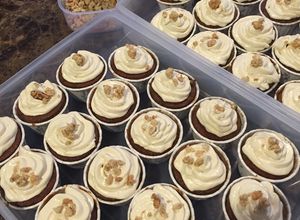 Foto resep Bolu Pisang Cupcake pake Cream Cheese Frosting