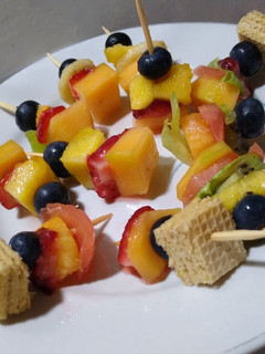 Una foto de Picada Fresca con Frutas y verduras. #caminodesabores
