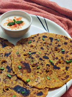થાલીપીઠ(Thalipith Recipe In Gujarati) રેસીપી મુખ્ય ફોટો