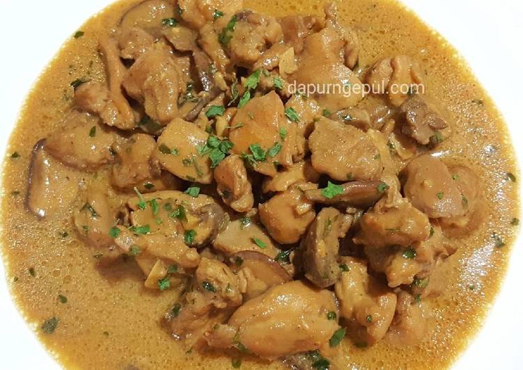 Resep Creamy Mushroom Chicken oleh Amalia (dapurngepul.com 