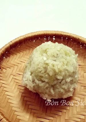 Hình của món Xôi khúc mềm thơm cho ngày mát mẻ.