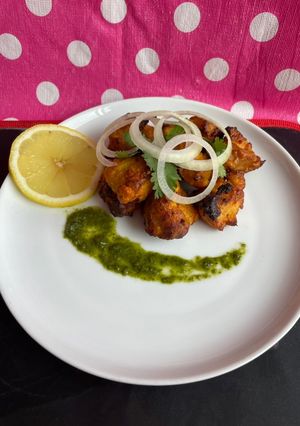 तंदूरी चिकन (tandoori chicken recipe in marathi) रेसिपी चे मुख्य फोटो 