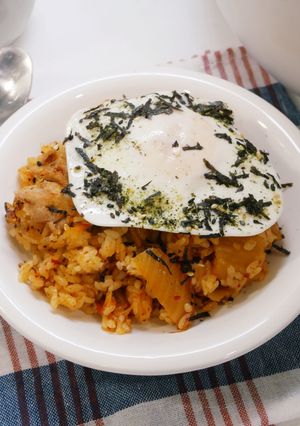 電子鍋「泡菜豬肉飯」一鍵搞定、超省事。 的食譜成品照片