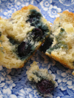 Una foto de Muffins de limón y arándanos, super light