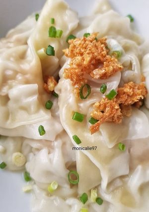 Foto resep Pangsit Kuah (Wonton Soup) dan Bakso goreng