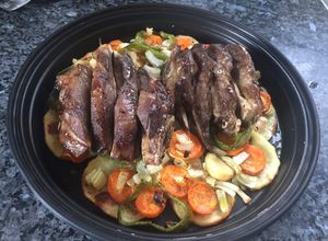Una foto de Galtas al horno en cama de patatas