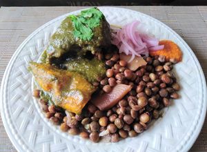 Una foto de Seco de pollo a la norteña con frijol de palo👍🇵🇪