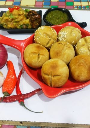 A picture of Stuffed bati & chokha.