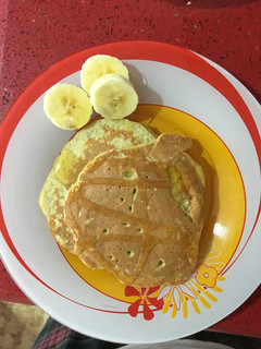 Una foto de Tortitas de plátano y avena