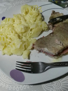 Una foto de Lomo de magro de cerdo con puré de patatas