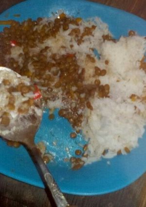 A picture of Lentils with boiled rice.