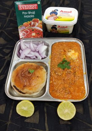 પાવભાજી (Pavbhaji Recipe In Gujarati) રેસીપી મુખ્ય ફોટો