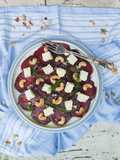 Insalata rapa rossa, feta ed anacardi tostati