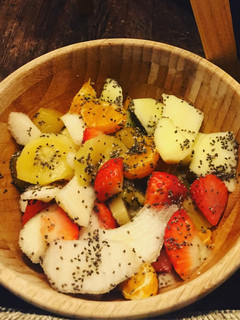 Una foto de Ensalada de frutas y chía