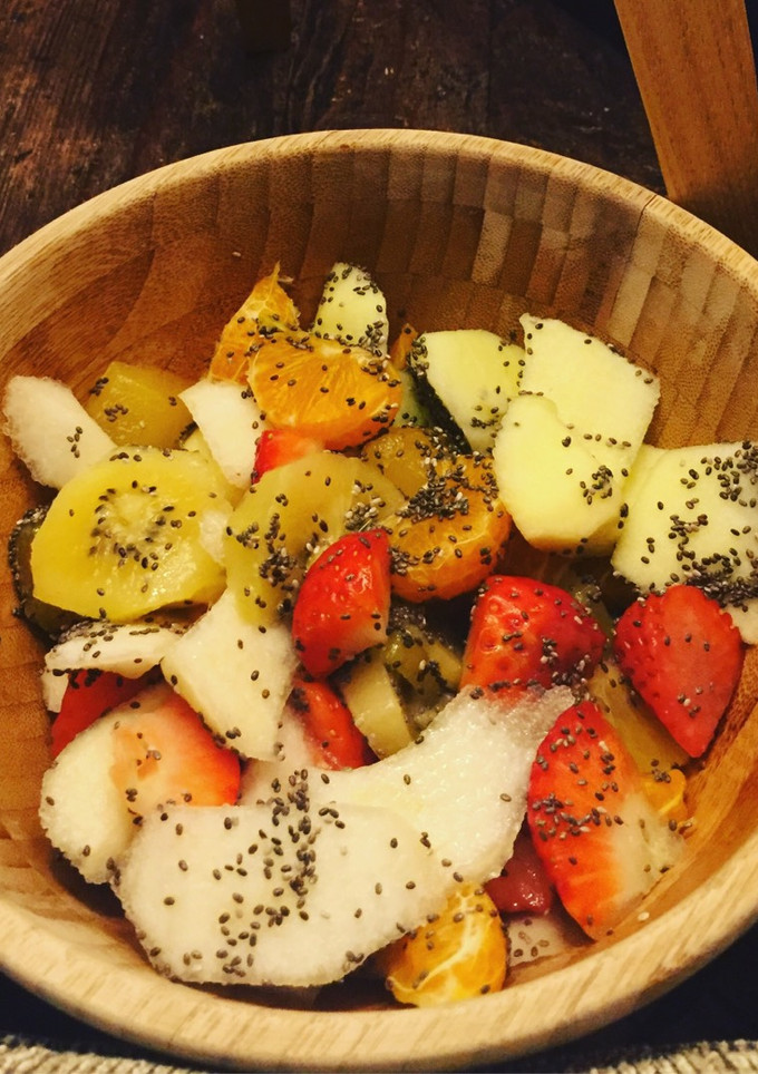 Una foto de Ensalada de frutas y chía