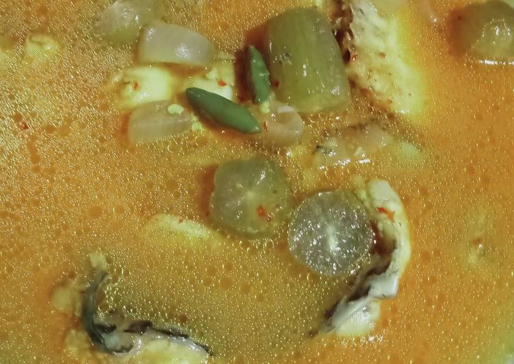 Bagaimana Membuat Sayur asam ikan nila yang Lezat