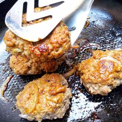 A picture of Pan grilled minced beef.