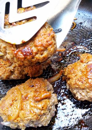 A picture of Pan grilled minced beef.