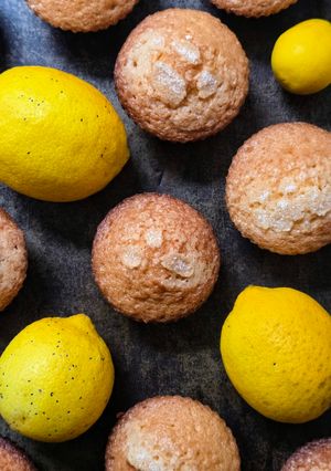 Una foto de Magdalenas de limón 🍋 sin balanza, fácil, económica, rendidora, de ingredientes básicos y con tips